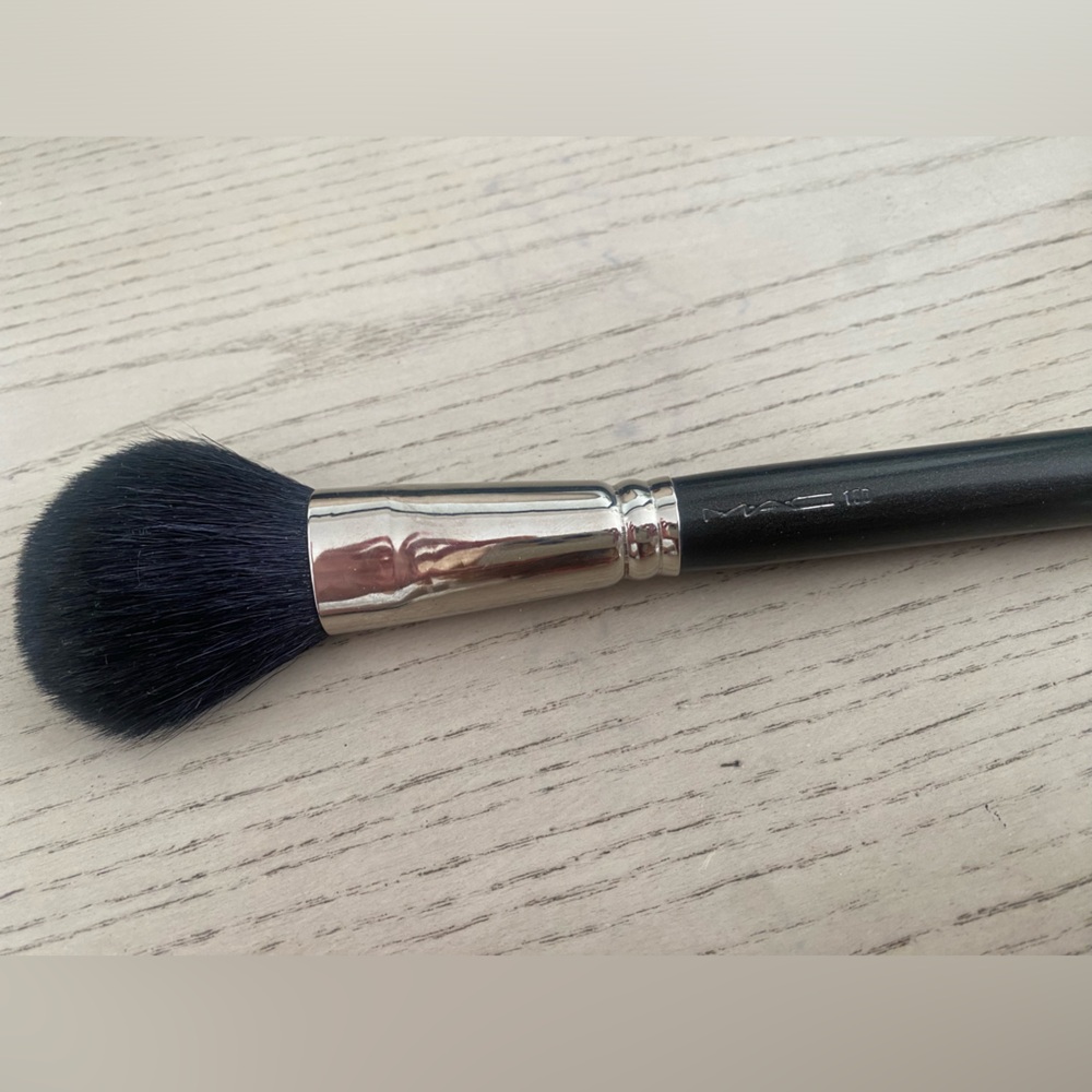 MAC Large powder brush #150